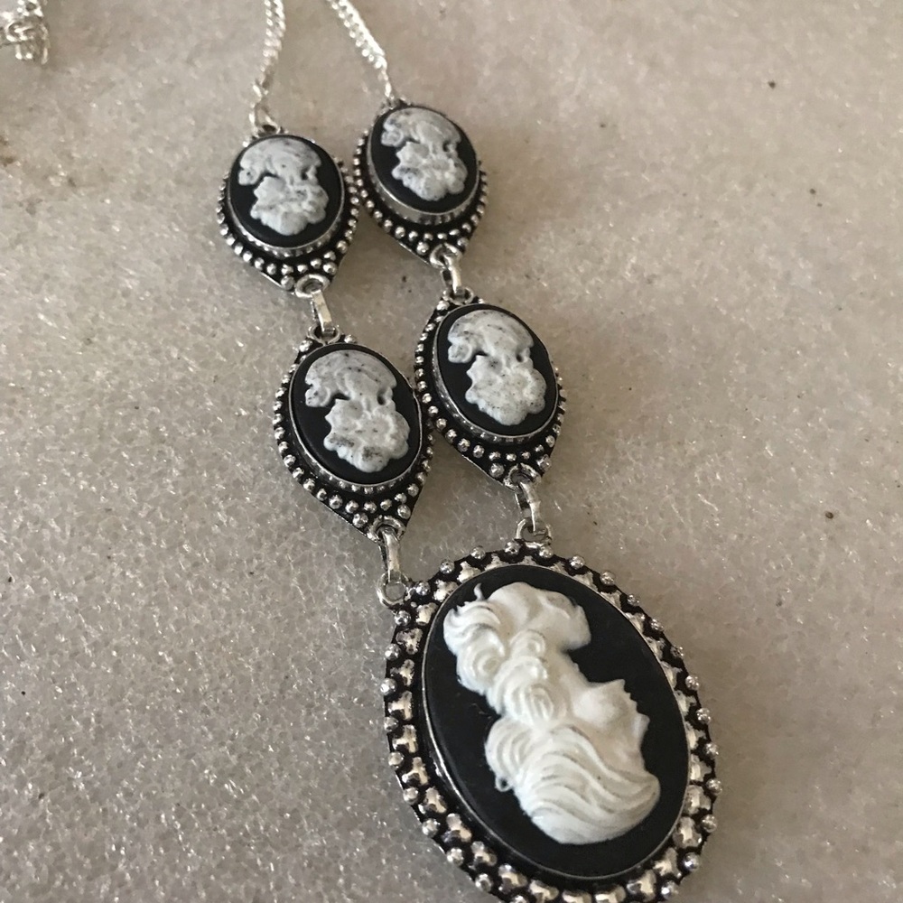 Vintage-Inspired Black 925 and White Cameo Pendant Necklace
